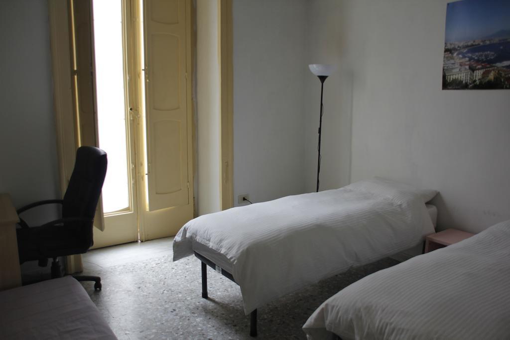 Youthhome B&B Napoli Værelse billede